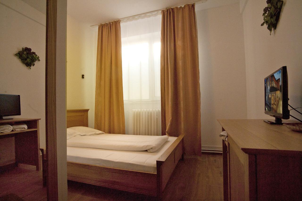 Pension Club Montana Cîmpina Dış mekan fotoğraf
